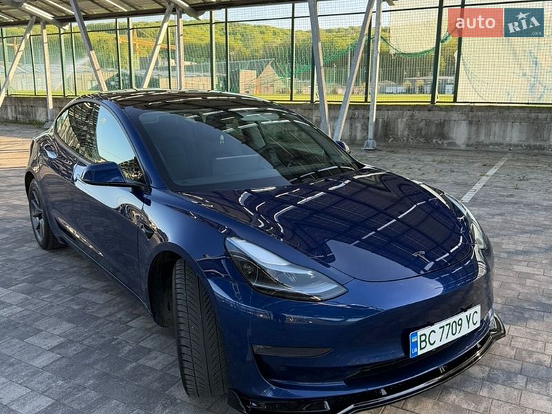 Седан Tesla Model 3 2021 в Львові