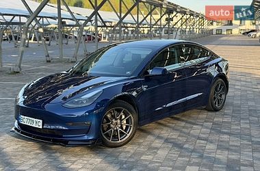 Седан Tesla Model 3 2021 в Львові