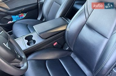 Седан Tesla Model 3 2021 в Львові