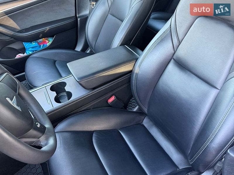 Седан Tesla Model 3 2021 в Львові