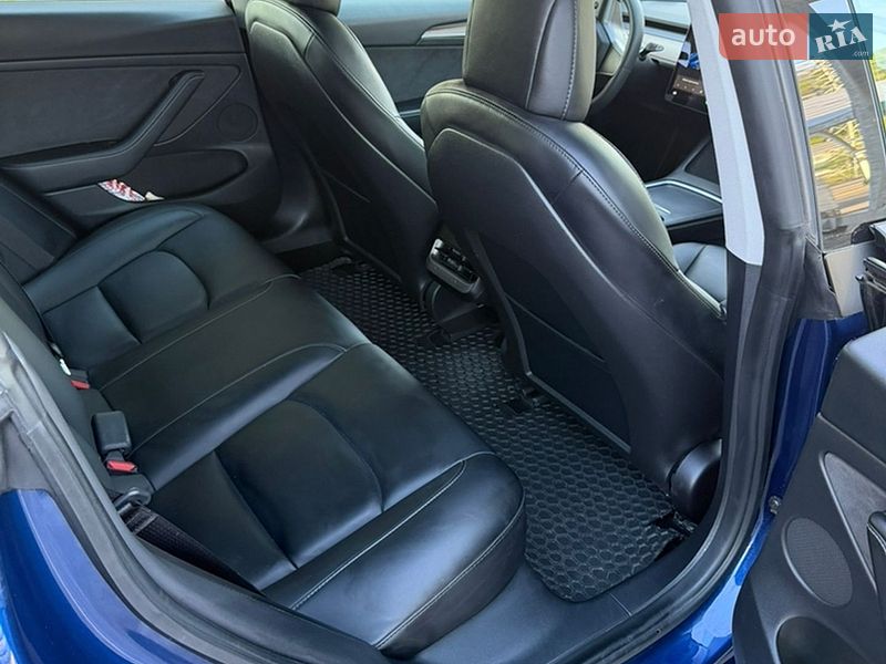 Седан Tesla Model 3 2021 в Львові