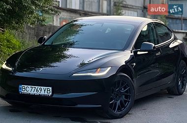 Седан Tesla Model 3 2024 в Львове
