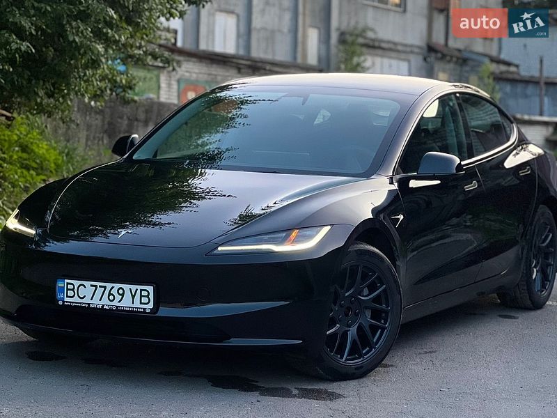 Седан Tesla Model 3 2024 в Львове