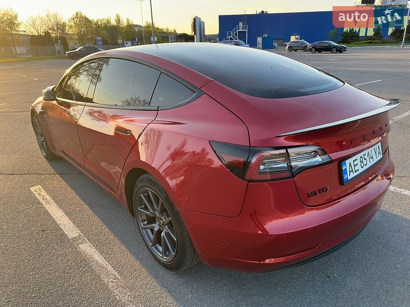 Седан Tesla Model 3 2022 в Дніпрі