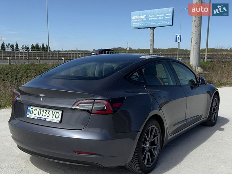 Седан Tesla Model 3 2021 в Львове