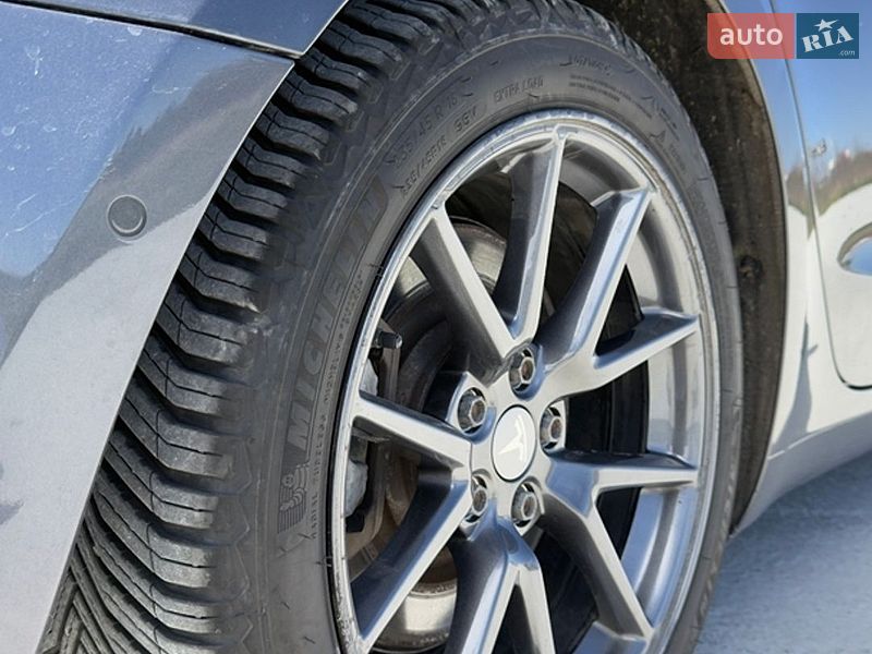 Седан Tesla Model 3 2021 в Львове