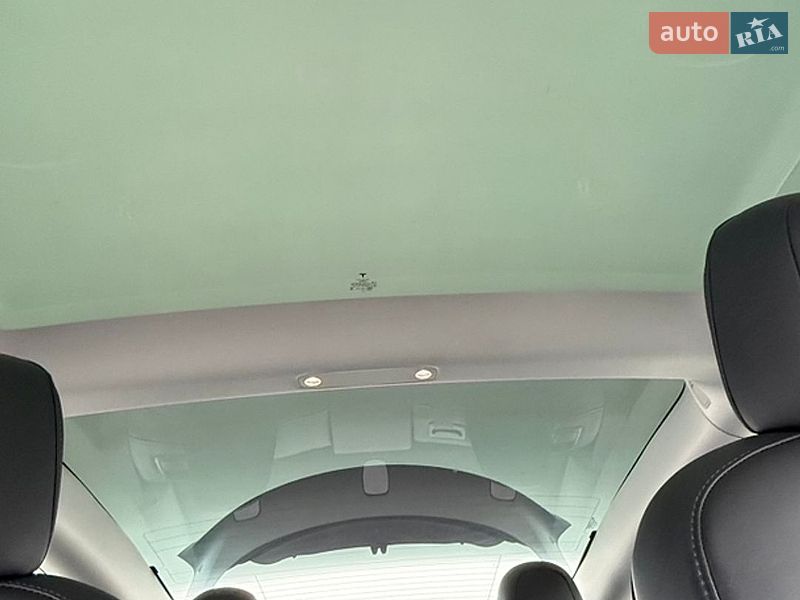 Седан Tesla Model 3 2021 в Львове