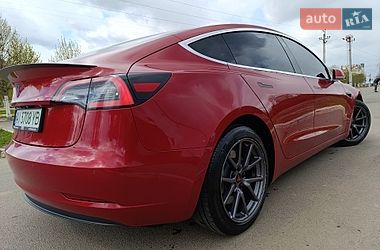 Седан Tesla Model 3 2018 в Бучі