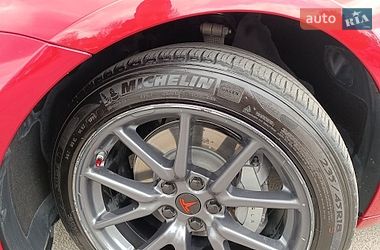 Седан Tesla Model 3 2018 в Бучі