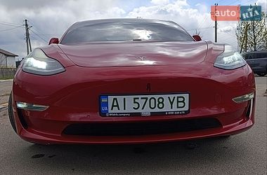 Седан Tesla Model 3 2018 в Бучі