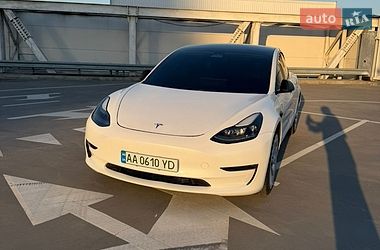 Седан Tesla Model 3 2021 в Киеве