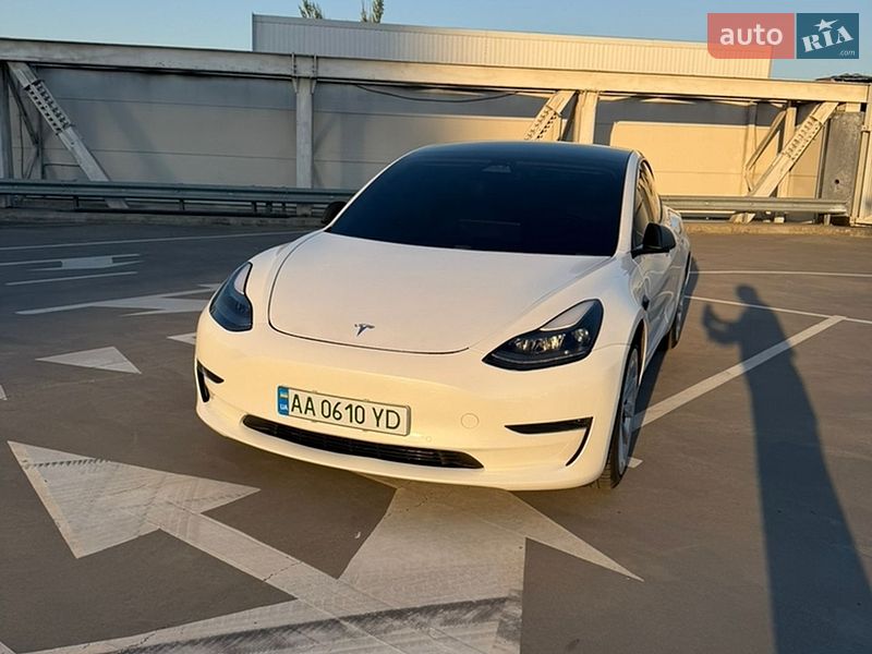 Седан Tesla Model 3 2021 в Киеве