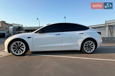 Седан Tesla Model 3 2021 в Киеве