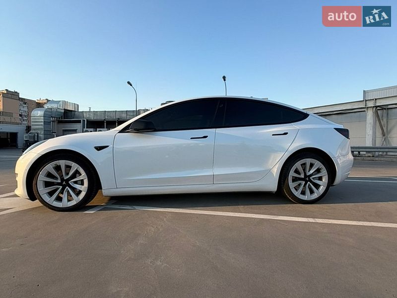 Седан Tesla Model 3 2021 в Киеве