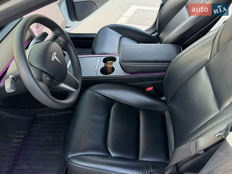 Седан Tesla Model 3 2021 в Киеве