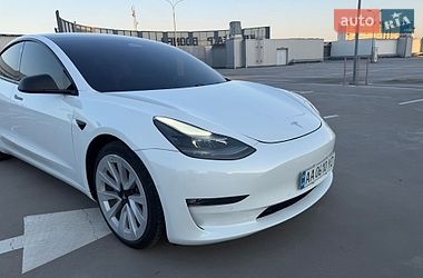 Седан Tesla Model 3 2021 в Киеве