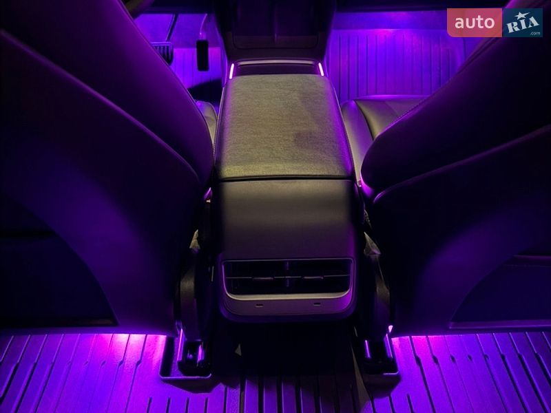 Седан Tesla Model 3 2021 в Киеве