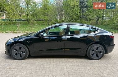 Седан Tesla Model 3 2023 в Ровно