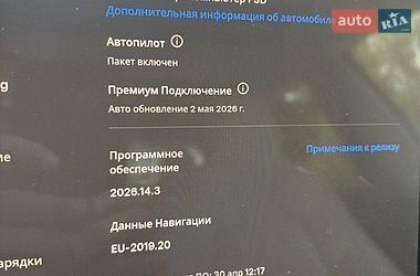 Седан Tesla Model 3 2023 в Ровно