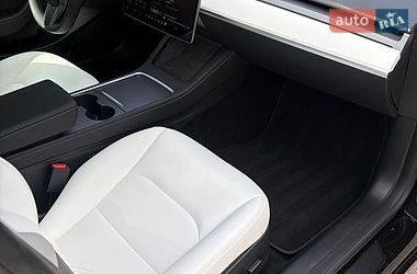 Седан Tesla Model 3 2023 в Ровно
