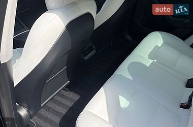 Седан Tesla Model 3 2023 в Ровно