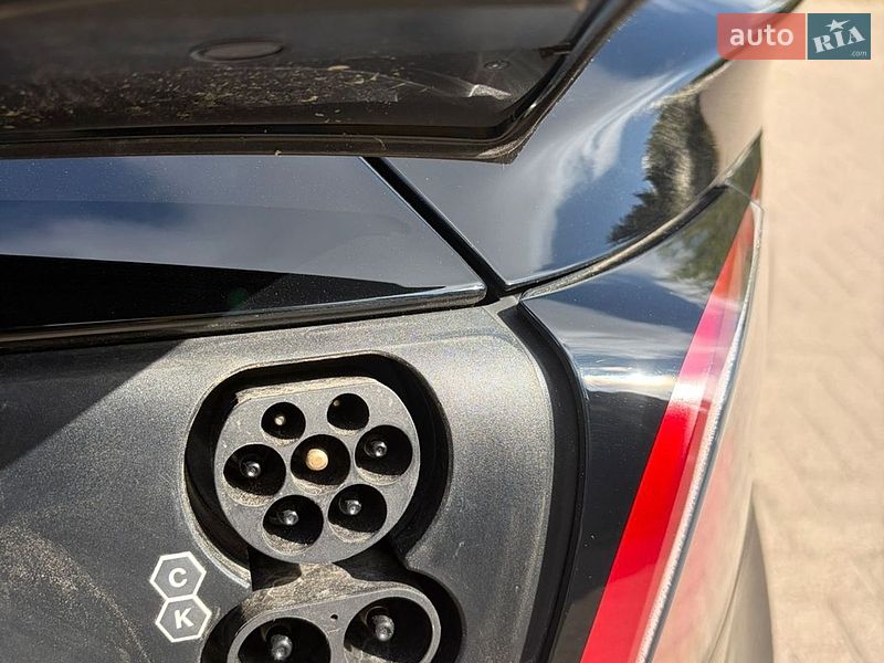 Седан Tesla Model 3 2023 в Ровно