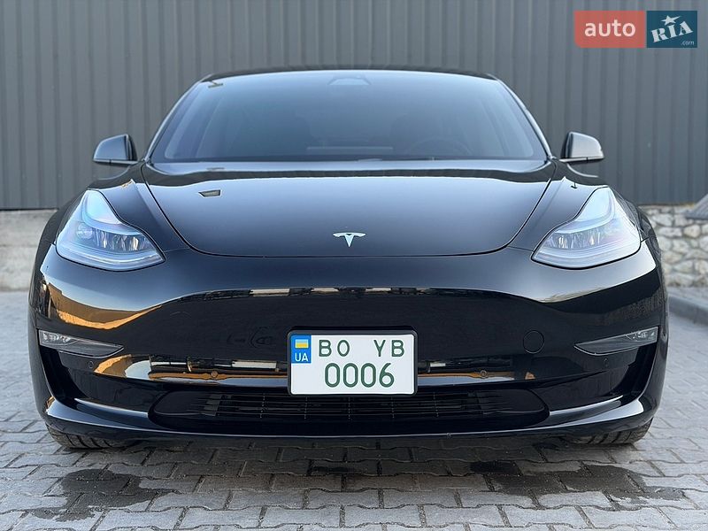 Седан Tesla Model 3 2022 в Тернополі