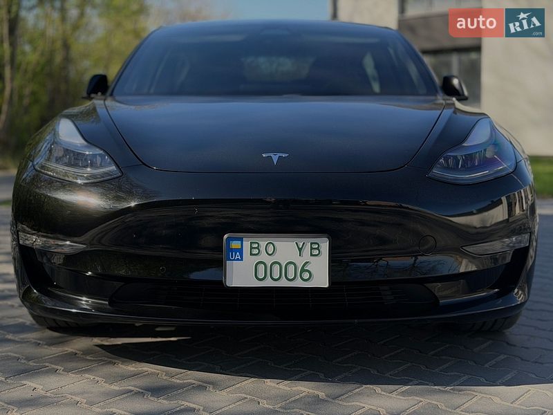 Седан Tesla Model 3 2022 в Тернополі