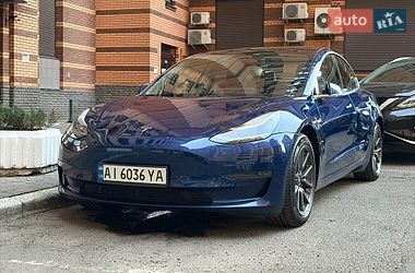 Седан Tesla Model 3 2019 в Киеве