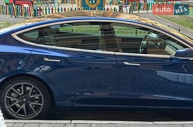 Седан Tesla Model 3 2019 в Киеве