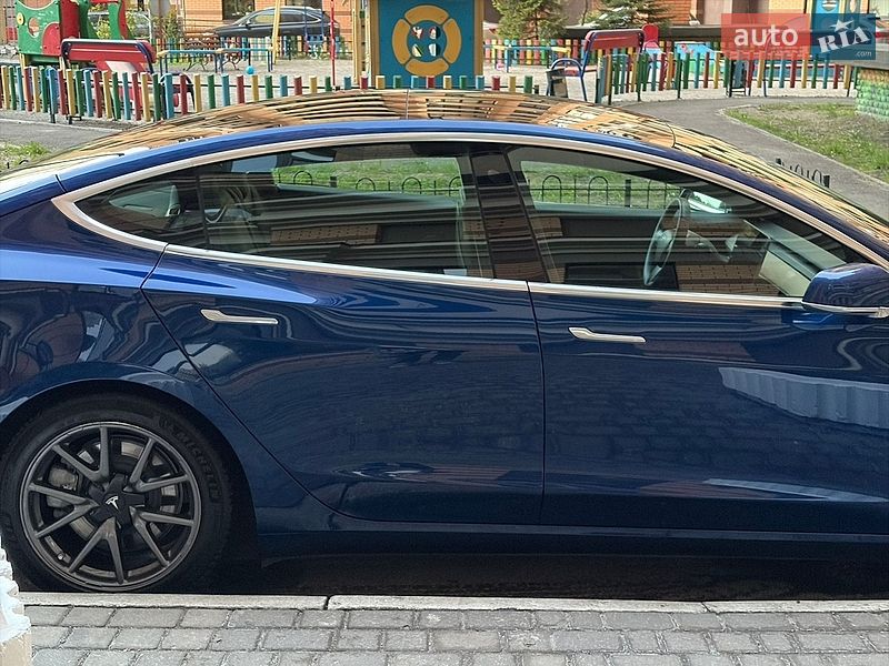 Седан Tesla Model 3 2019 в Киеве