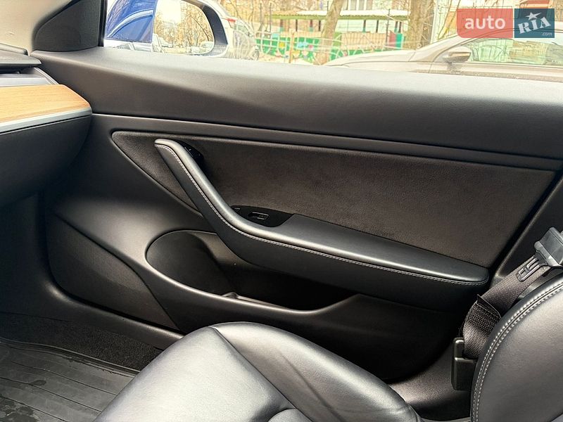 Седан Tesla Model 3 2019 в Киеве