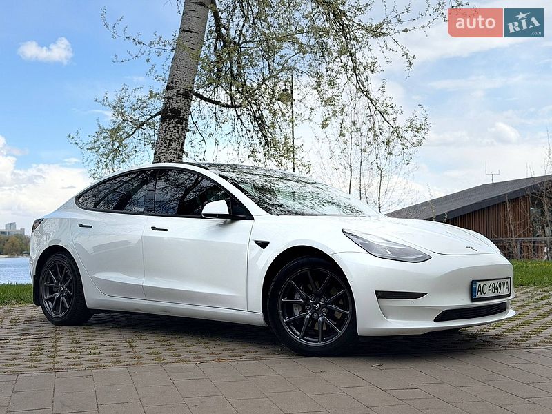 Седан Tesla Model 3 2020 в Киеве
