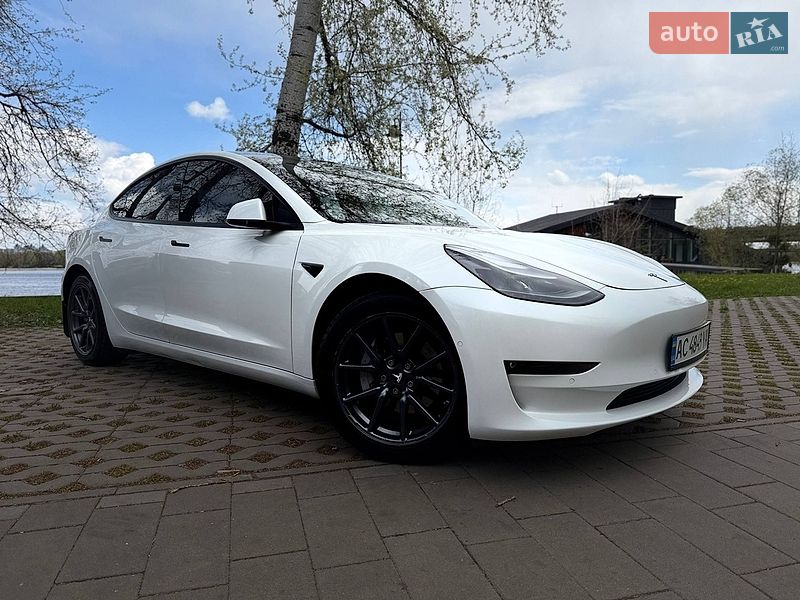 Седан Tesla Model 3 2020 в Киеве