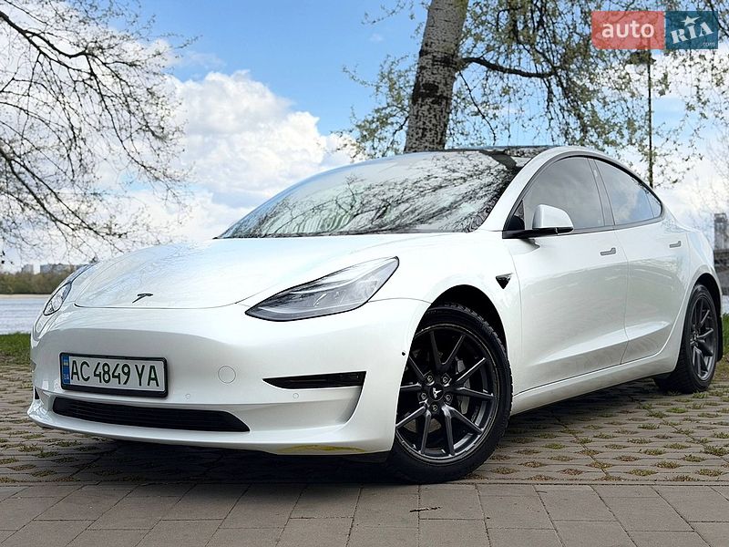 Седан Tesla Model 3 2020 в Киеве