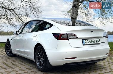 Седан Tesla Model 3 2020 в Киеве
