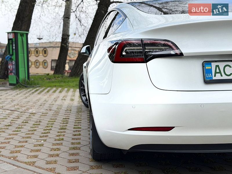 Седан Tesla Model 3 2020 в Киеве