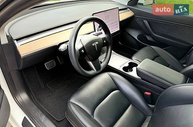 Седан Tesla Model 3 2020 в Киеве