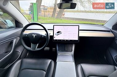 Седан Tesla Model 3 2020 в Киеве