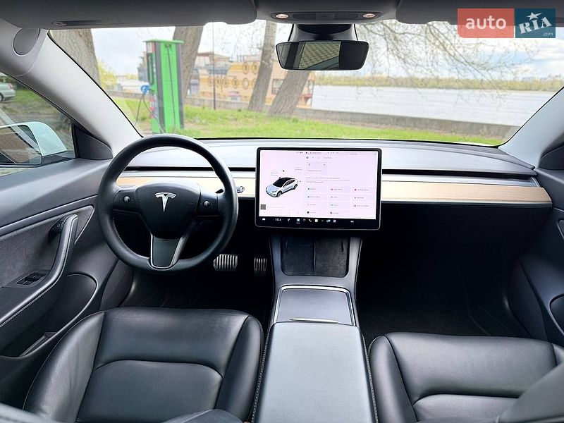 Седан Tesla Model 3 2020 в Киеве