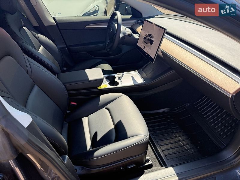 Седан Tesla Model 3 2022 в Киеве