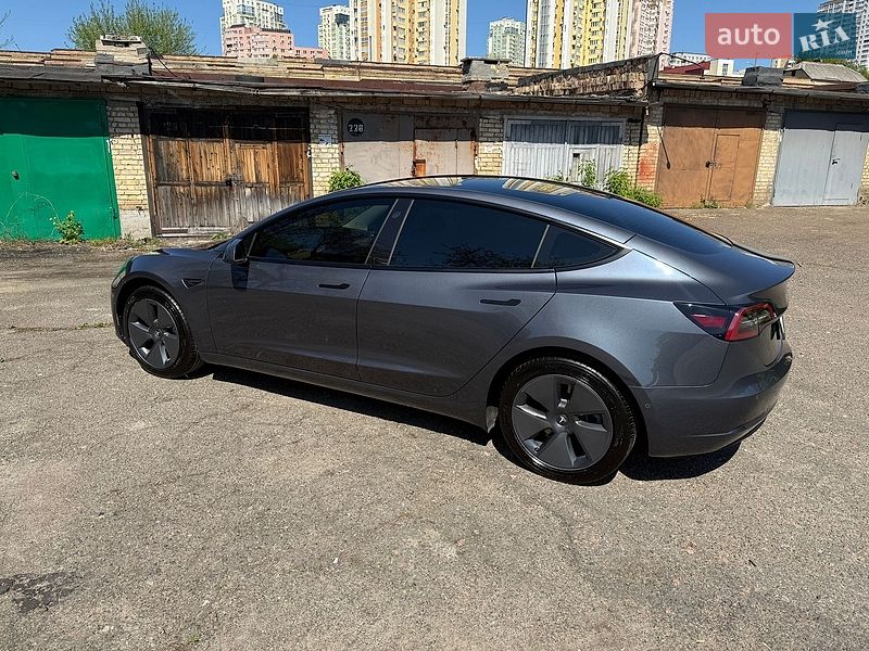 Седан Tesla Model 3 2022 в Киеве