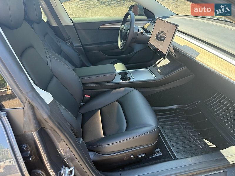 Седан Tesla Model 3 2022 в Киеве