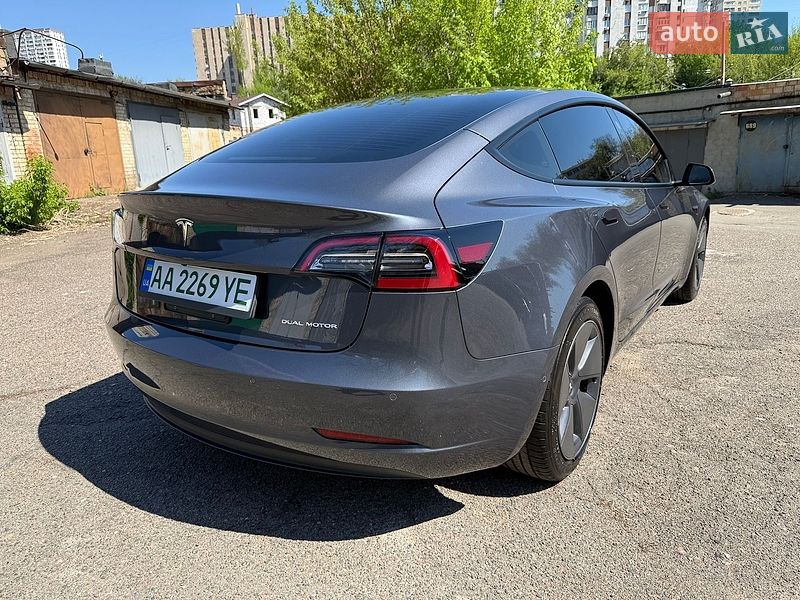 Седан Tesla Model 3 2022 в Киеве