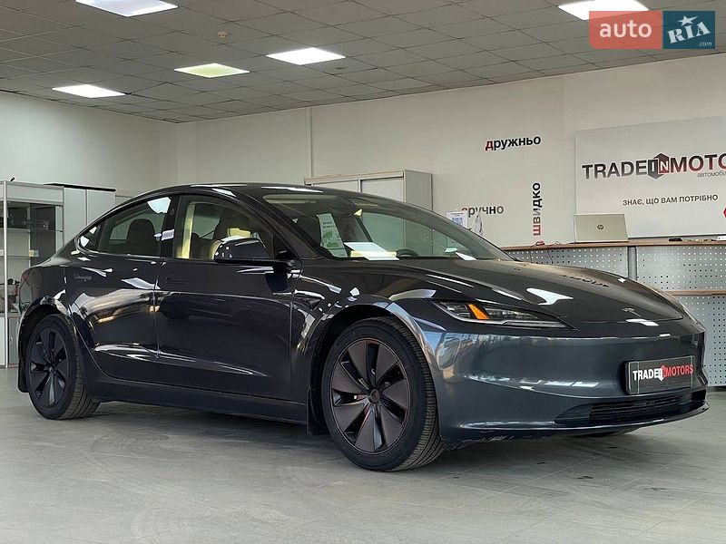 Седан Tesla Model 3 2024 в Киеве
