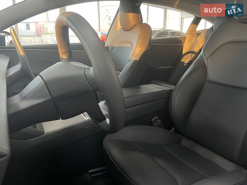 Седан Tesla Model 3 2024 в Киеве