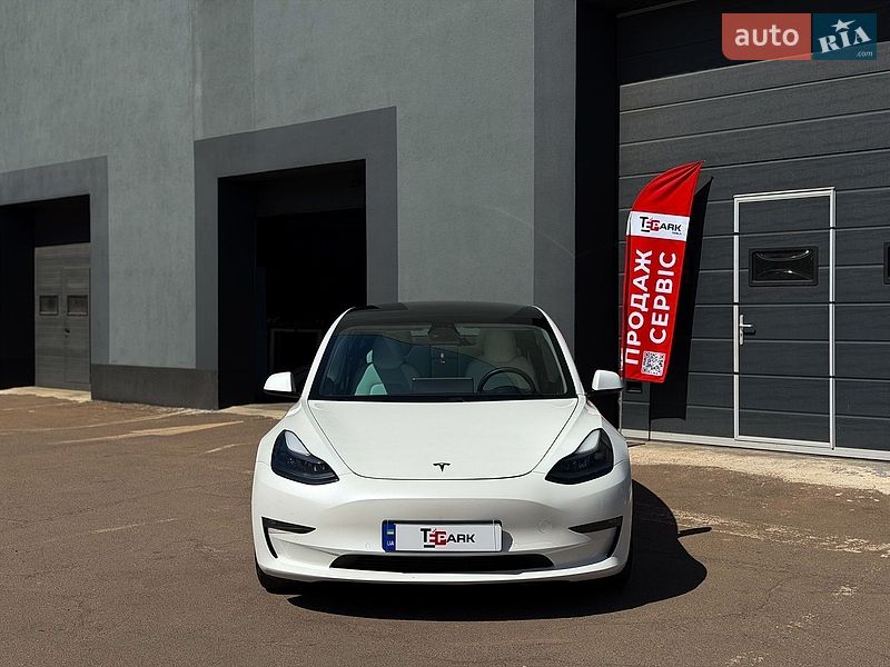 Седан Tesla Model 3 2020 в Києві