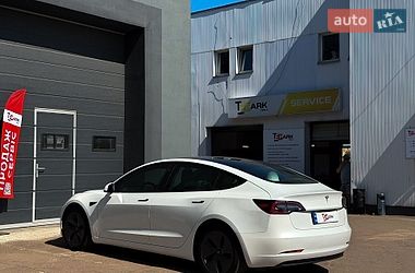 Седан Tesla Model 3 2020 в Києві