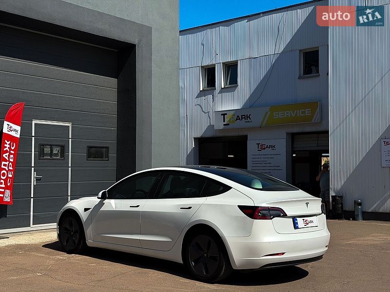 Седан Tesla Model 3 2020 в Києві