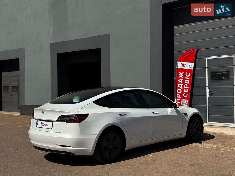 Седан Tesla Model 3 2020 в Києві